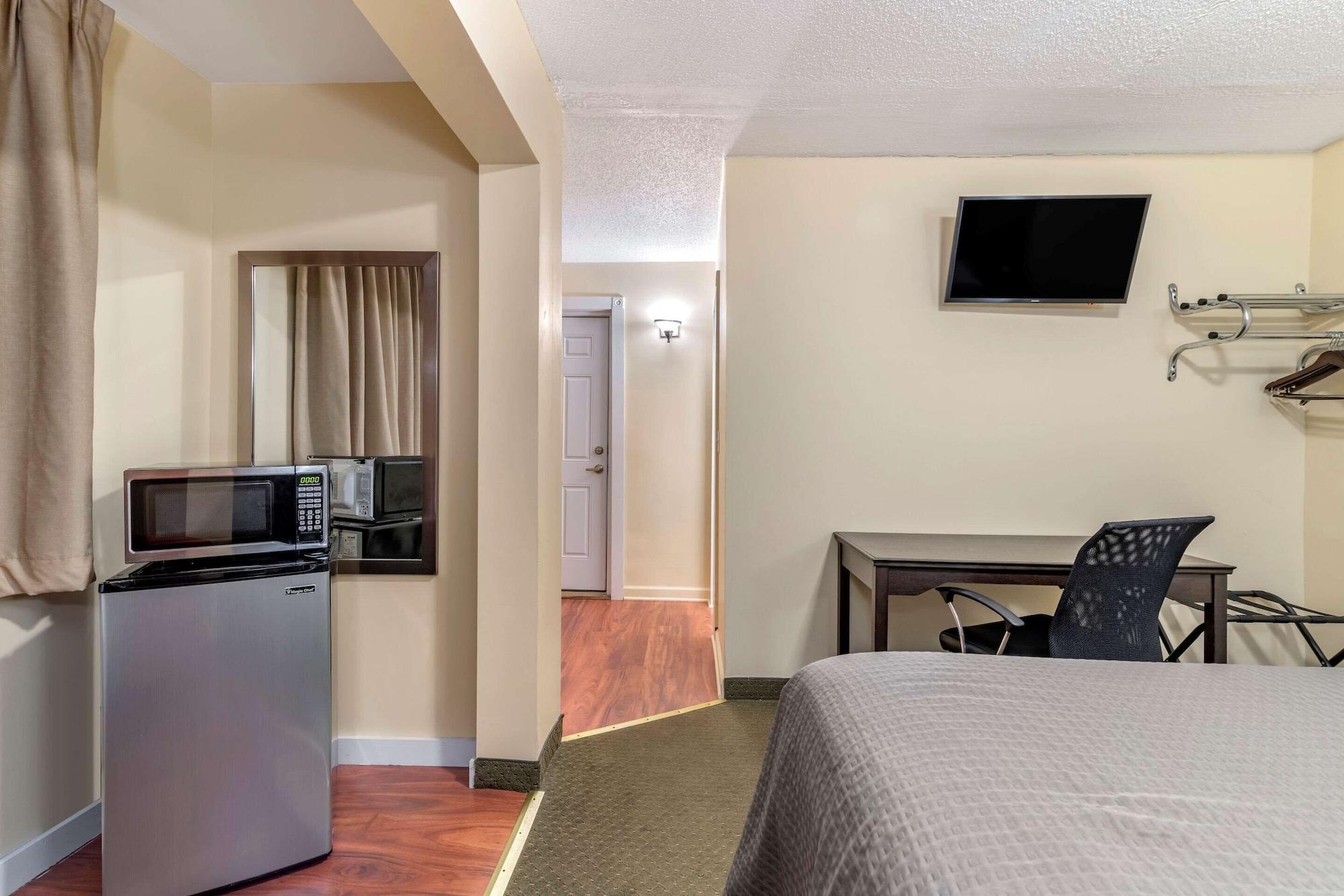 Rodeway Inn Lake George Outlets 외부 사진