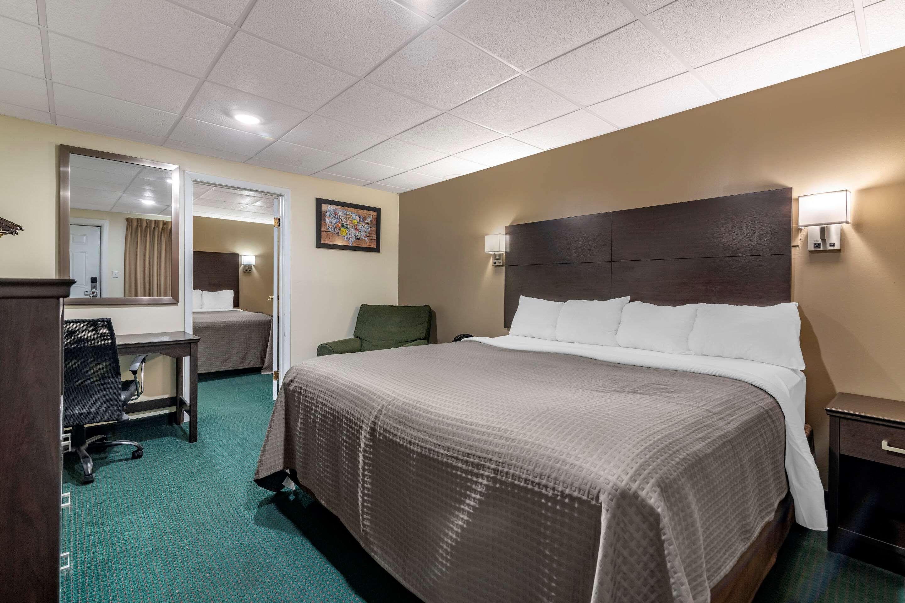 Rodeway Inn Lake George Outlets 외부 사진