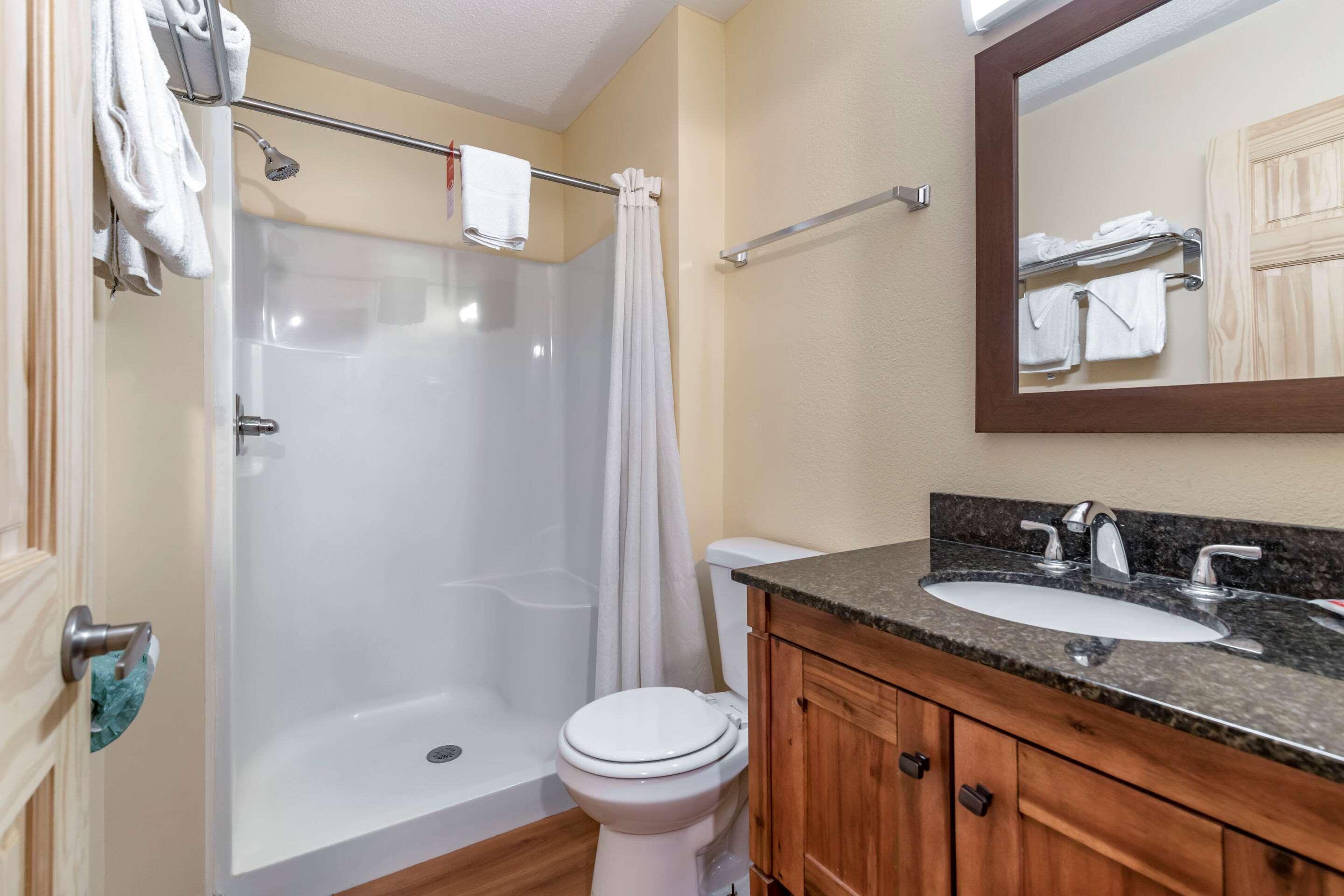 Rodeway Inn Lake George Outlets 외부 사진