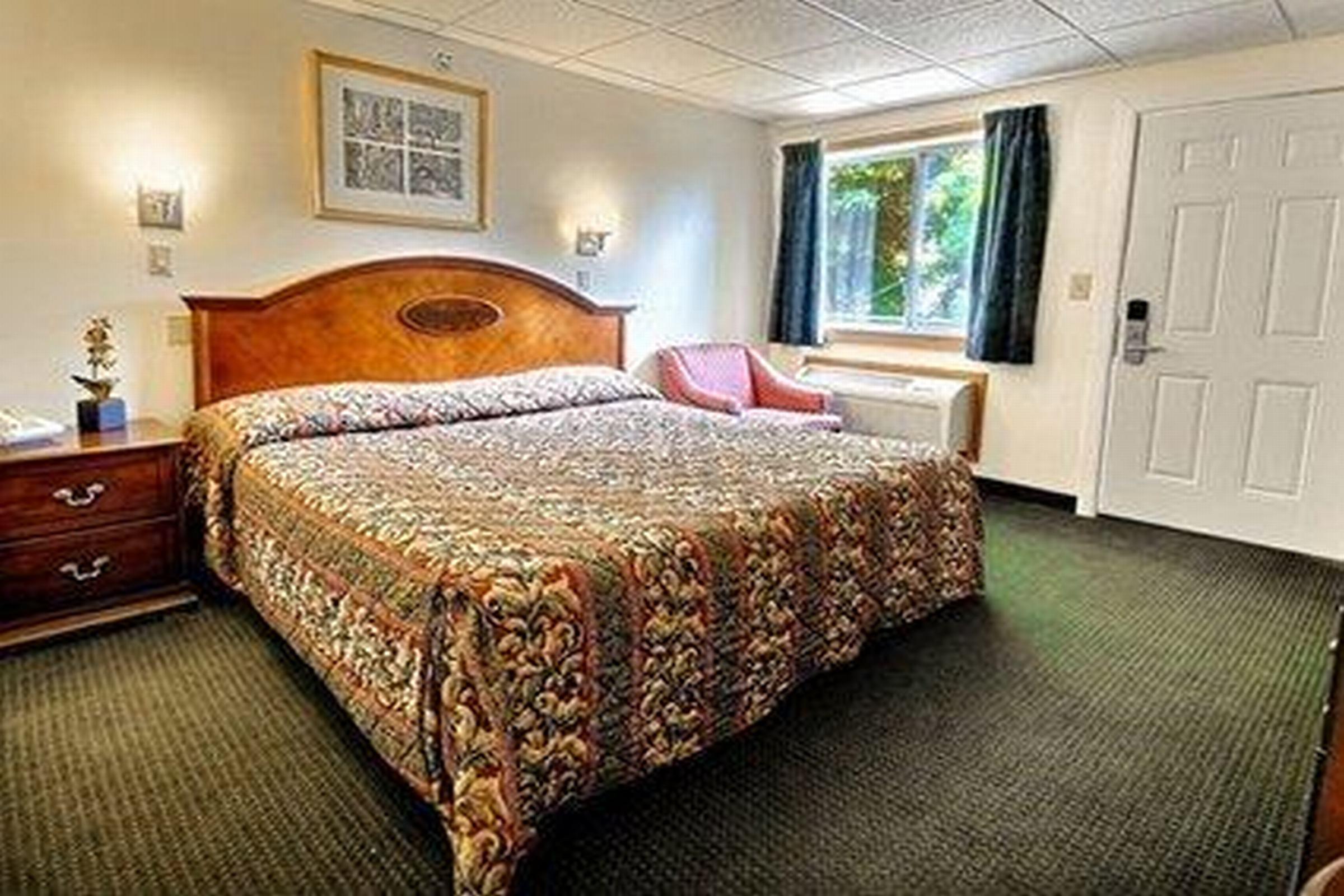 Rodeway Inn Lake George Outlets 외부 사진