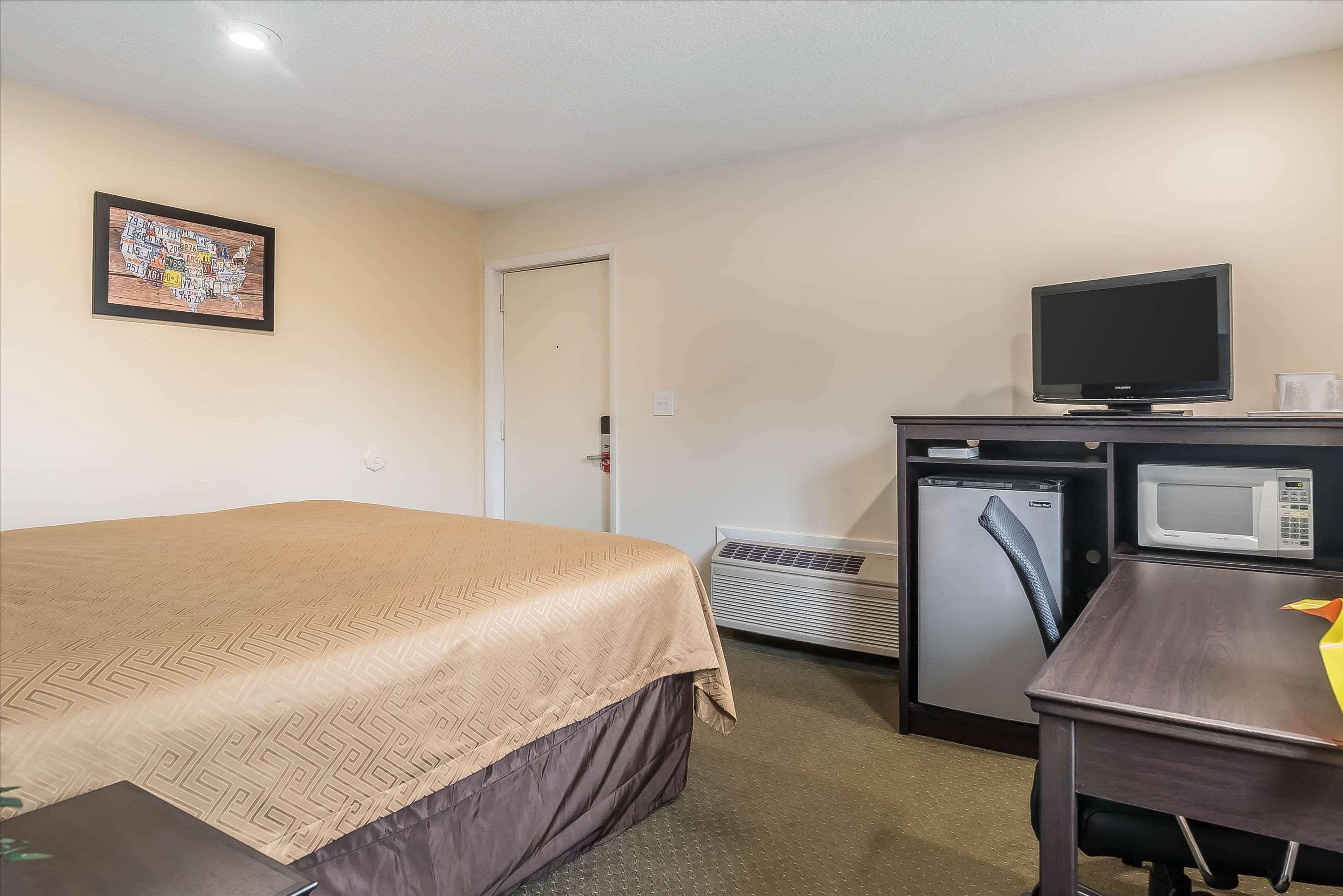 Rodeway Inn Lake George Outlets 외부 사진