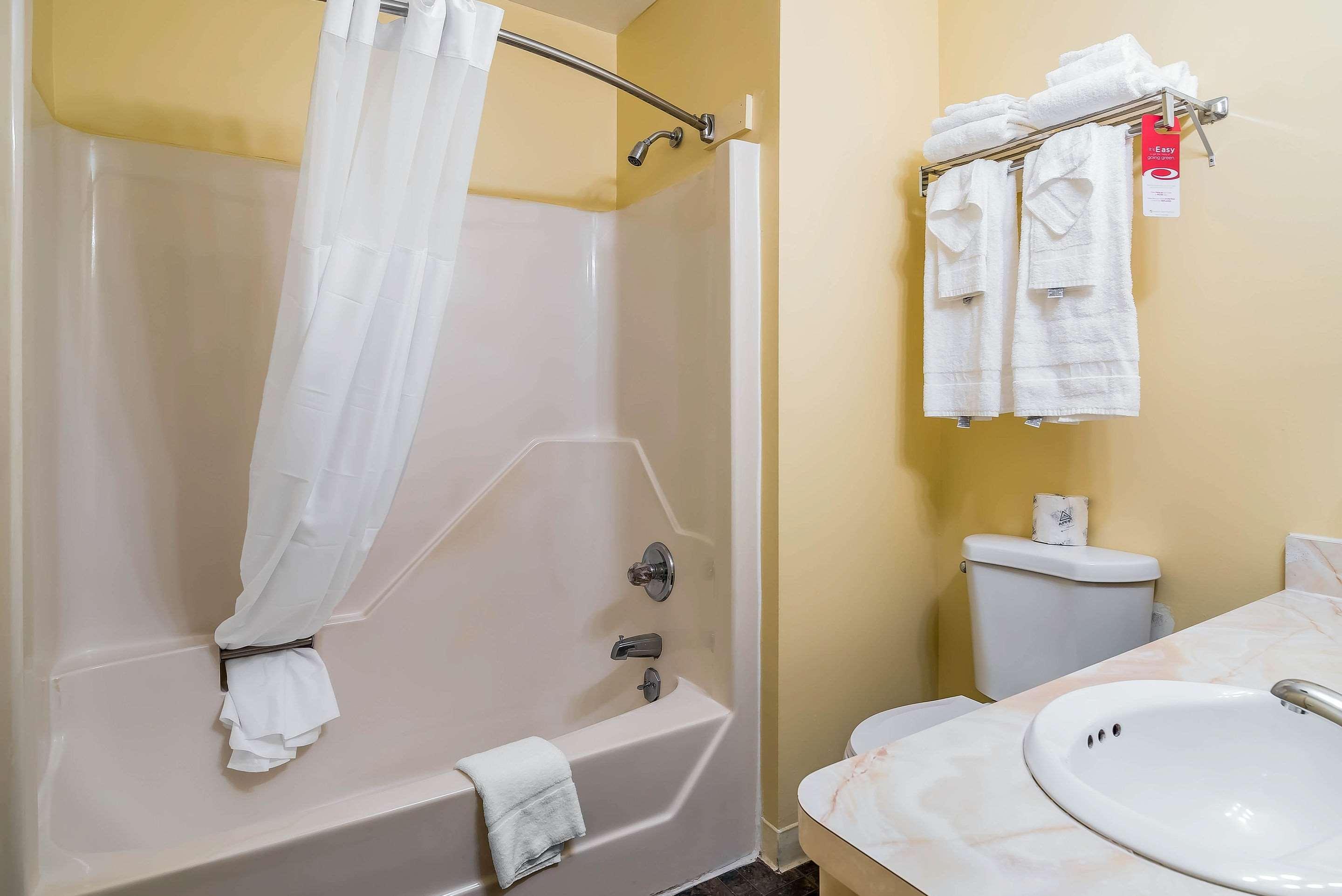 Rodeway Inn Lake George Outlets 외부 사진