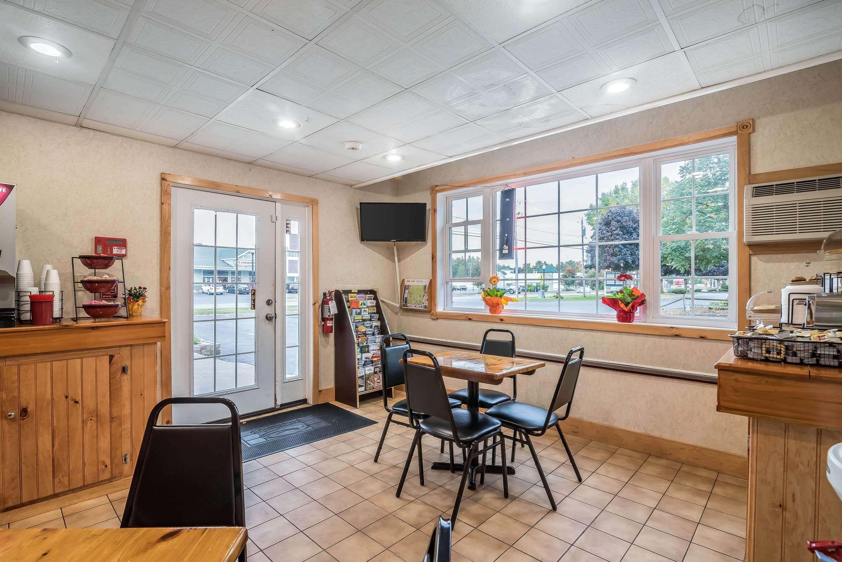 Rodeway Inn Lake George Outlets 외부 사진