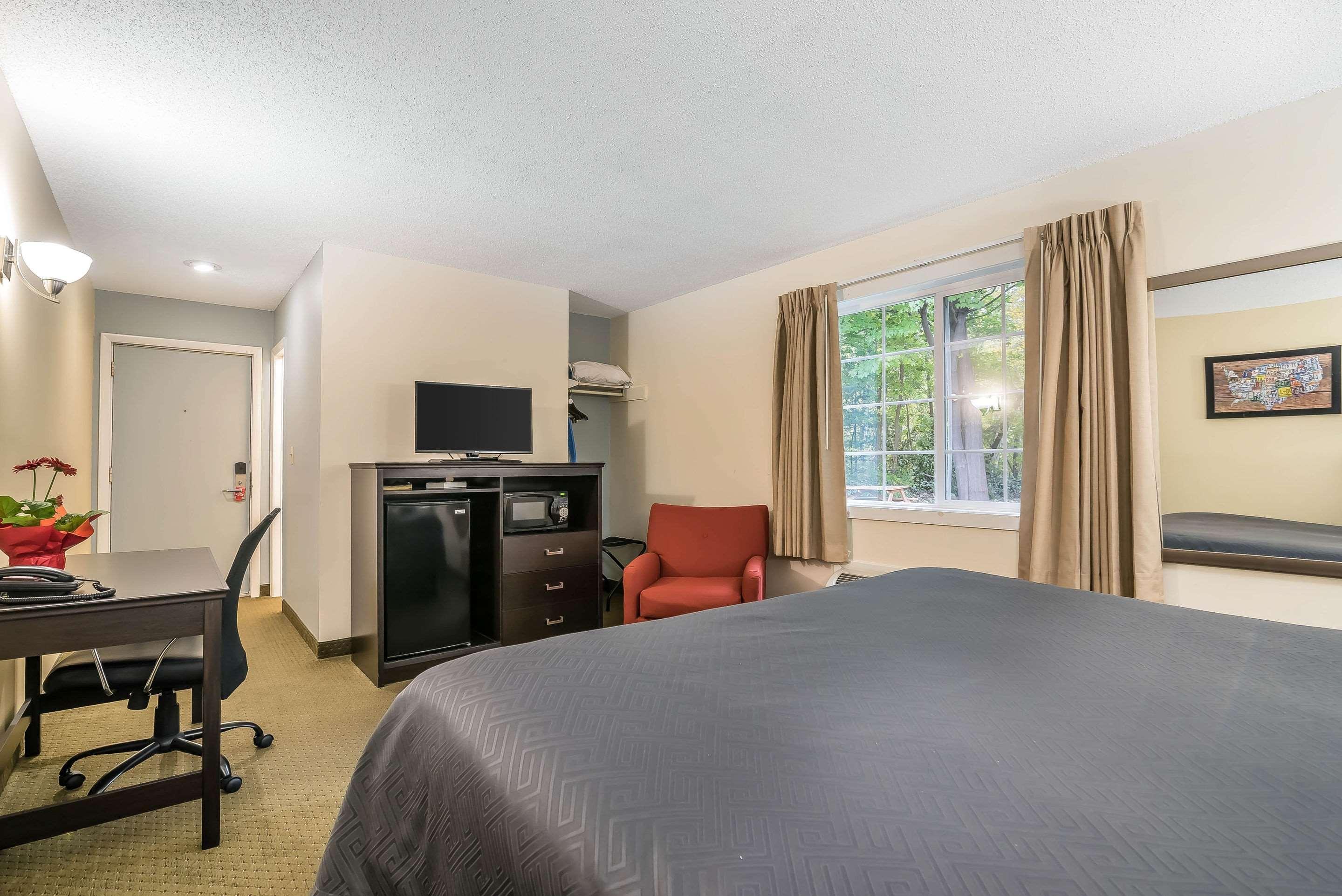 Rodeway Inn Lake George Outlets 외부 사진